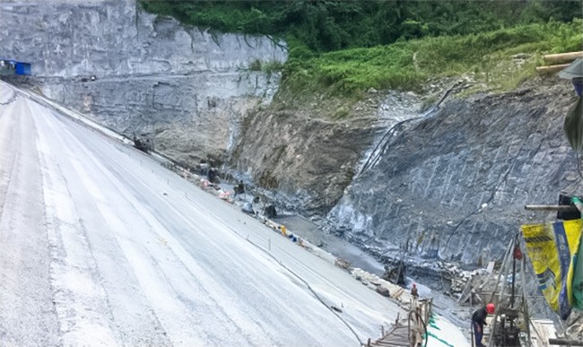 新屯水库唯幕灌浆